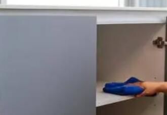 在室內(nèi)進(jìn)行保潔的時(shí)候，要注意什么？