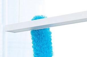 全屋干清潔 —— 清除浮塵，避免濕擦成泥